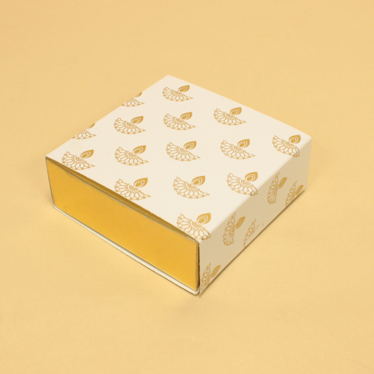 4 Cavity Dia Foil Chocolate Box (4.5x4.5x1.5 Inches)