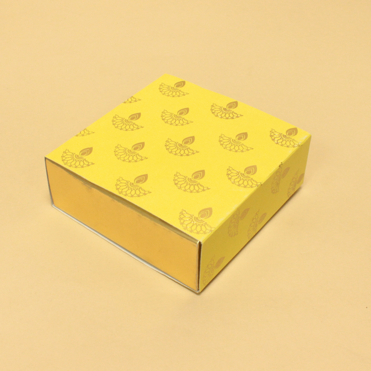 4 Cavity Dia Foil Chocolate Box (4.5x4.5x1.5 Inches)