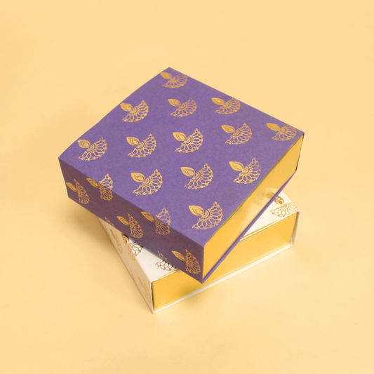 4 Cavity Dia Foil Chocolate Box (4.5x4.5x1.5 Inches)