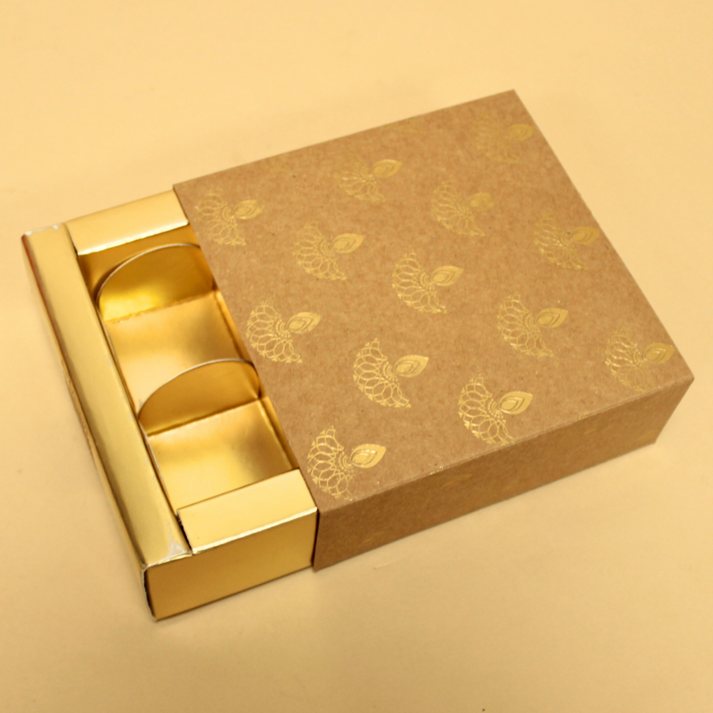 4 Cavity Dia Foil Chocolate Box (4.5x4.5x1.5 Inches)