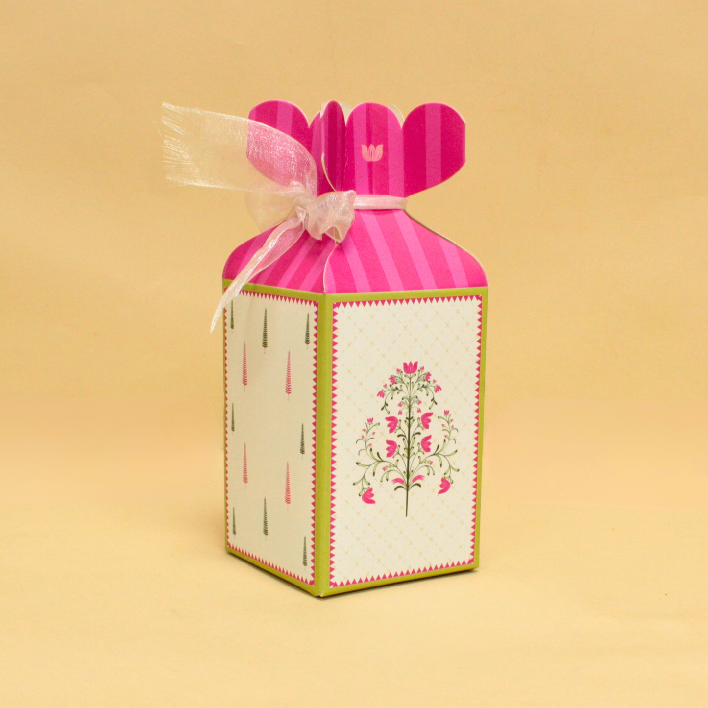 Gul-e-Zar Gift Box | 2.5x2.5x4 Inches