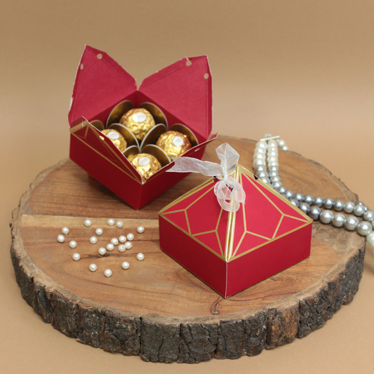 4 CAVITY CHOCOLATE PYRAMID BOX (3.2x3.2x1.2 INCHES)