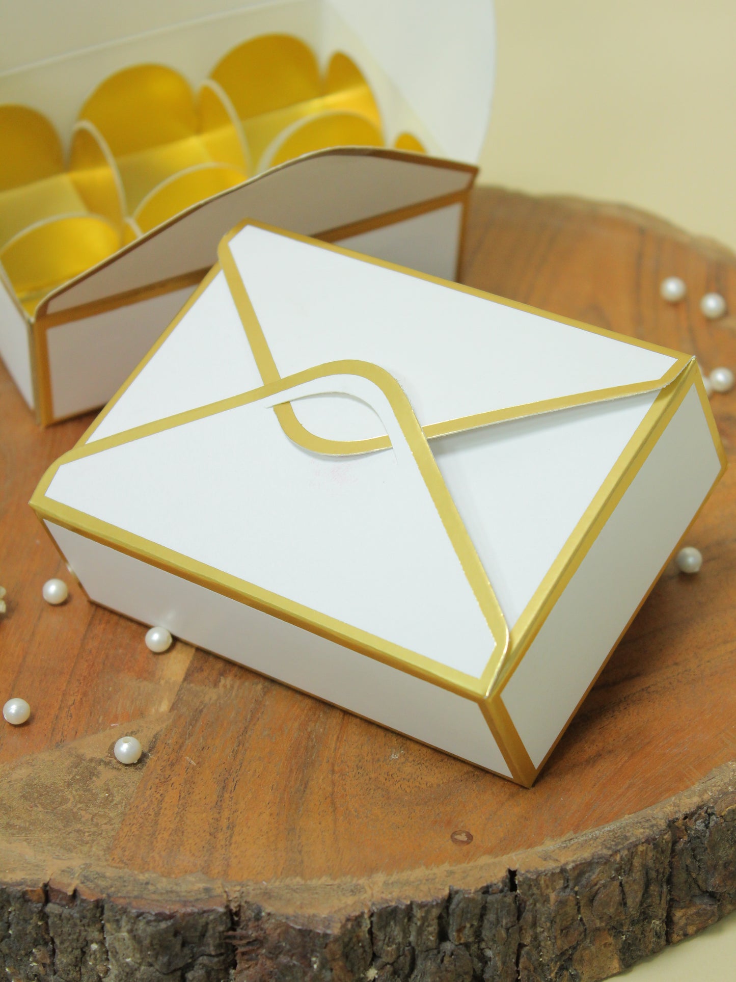 6 CAVITY CHOCOLATE ENVELOPE BOX (5x3.5x1.5 INCHES)